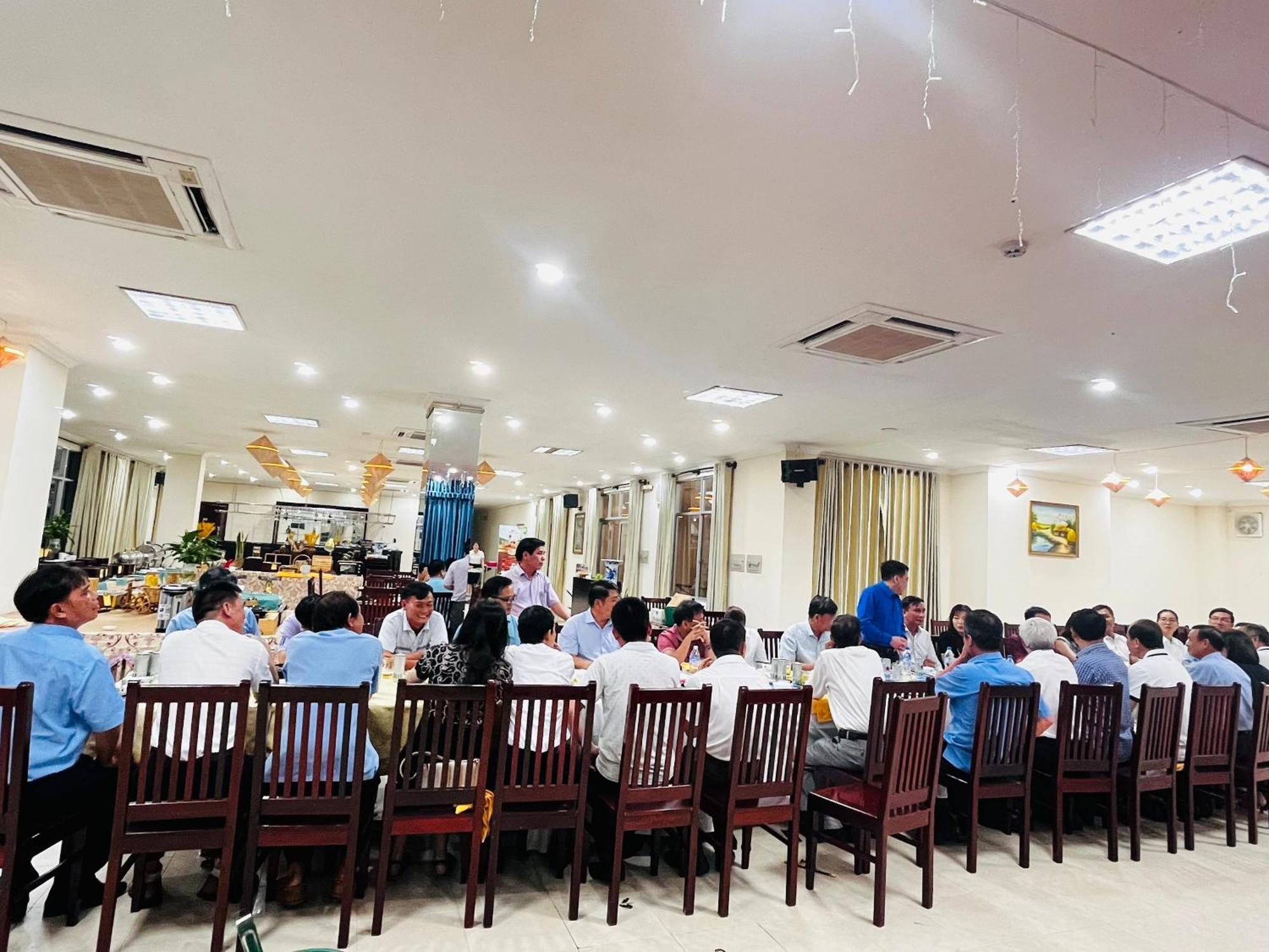 Hotel Khach San Hung Vuong Quảng Ngãi Exterior foto