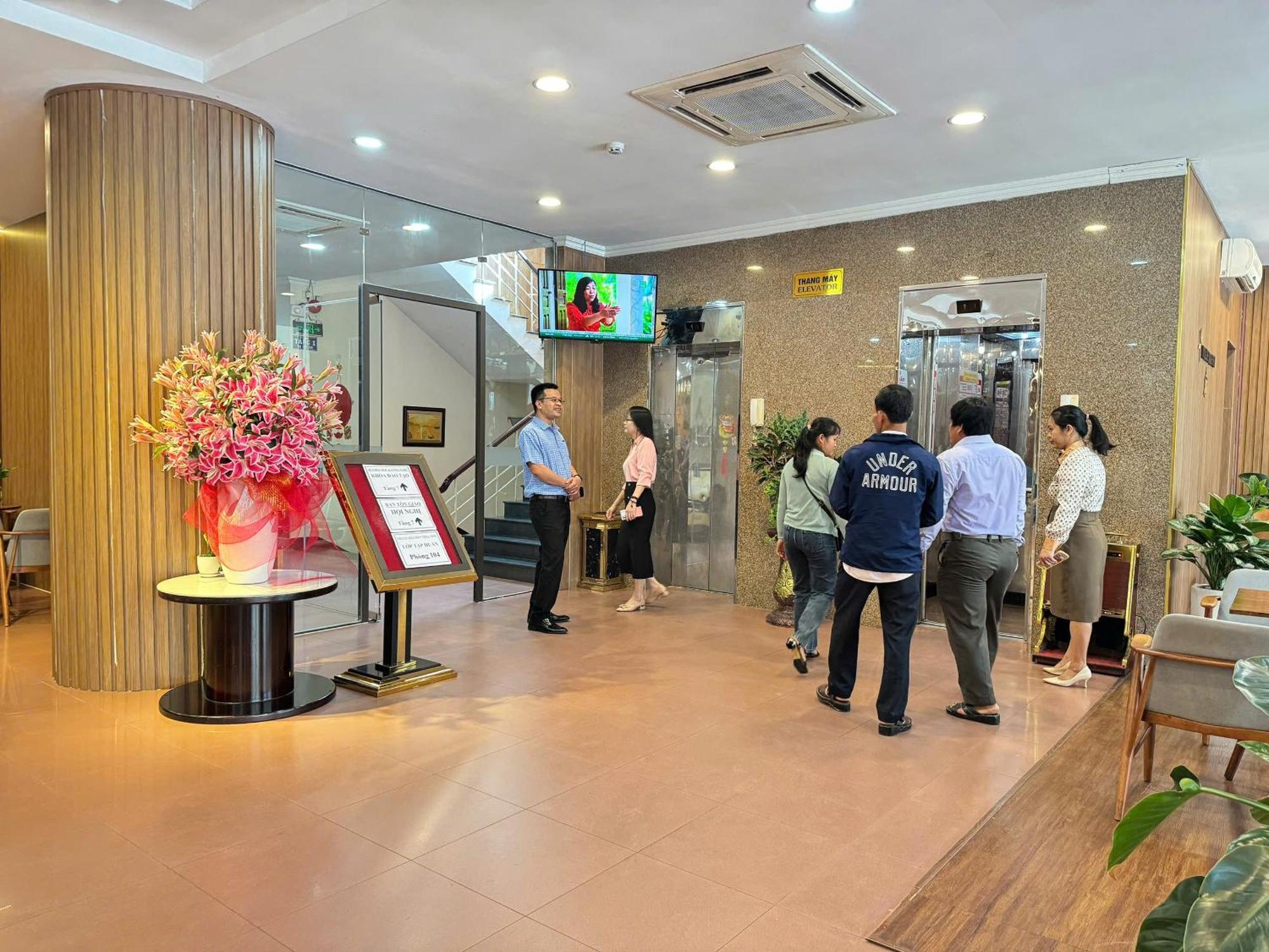 Hotel Khach San Hung Vuong Quảng Ngãi Exterior foto
