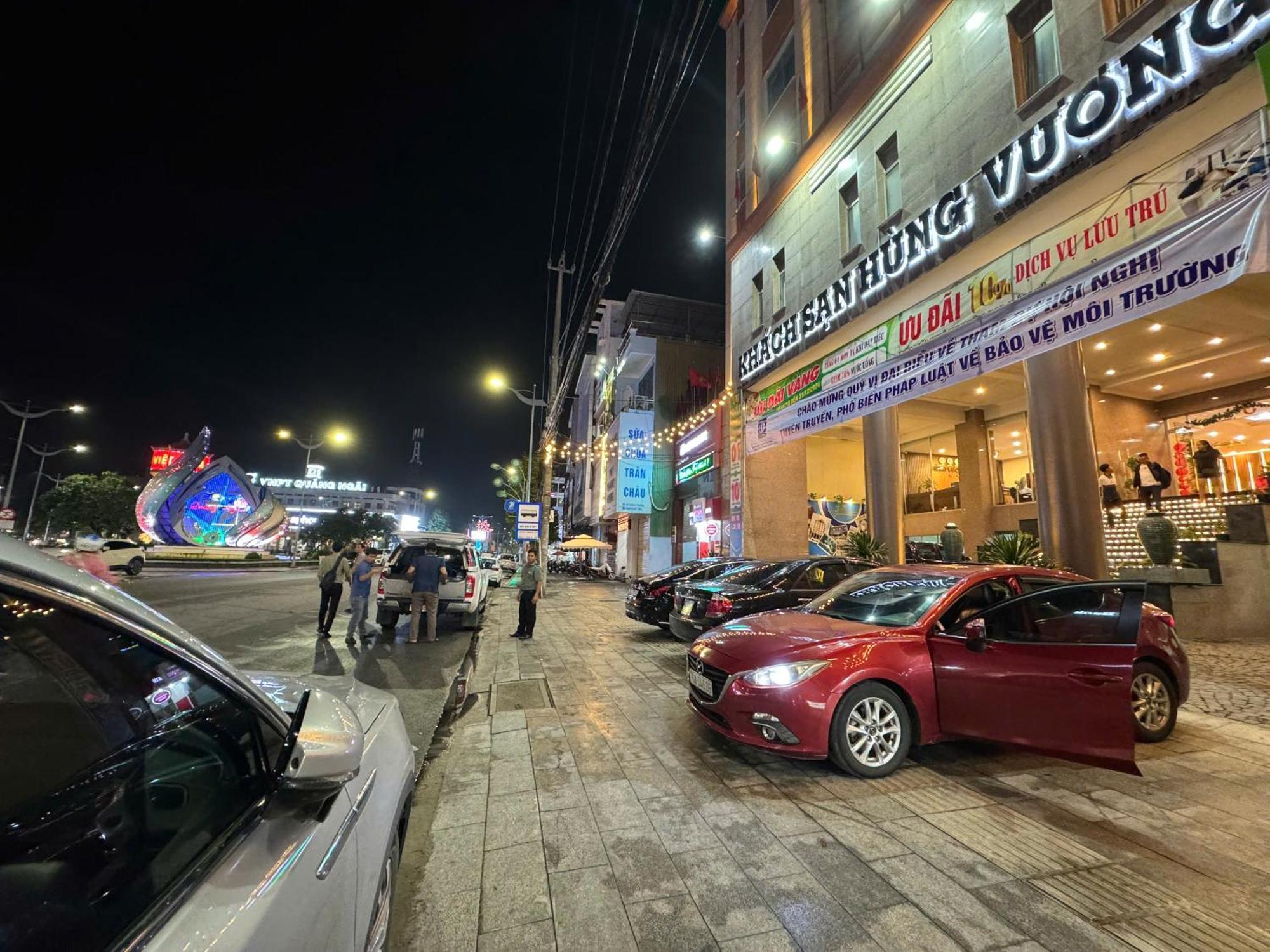 Hotel Khach San Hung Vuong Quảng Ngãi Exterior foto